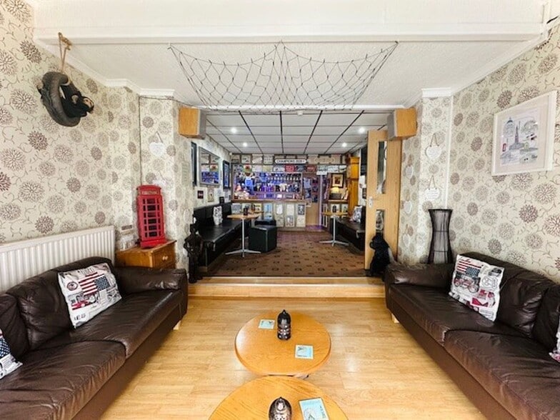 32 St. Chads Rd, Blackpool for sale - Interior Photo - Image 3 of 11