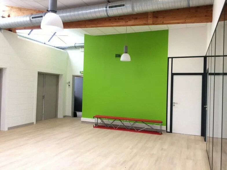 Office in Vannes for lease - Interior Photo - Image 3 of 3