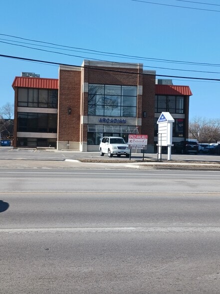 880 N York Rd, Elmhurst, IL for lease - Building Photo - Image 1 of 13