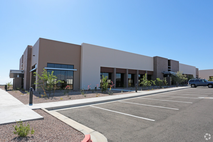 2065 S Cooper Rd, Chandler, AZ for lease - Primary Photo - Image 2 of 13