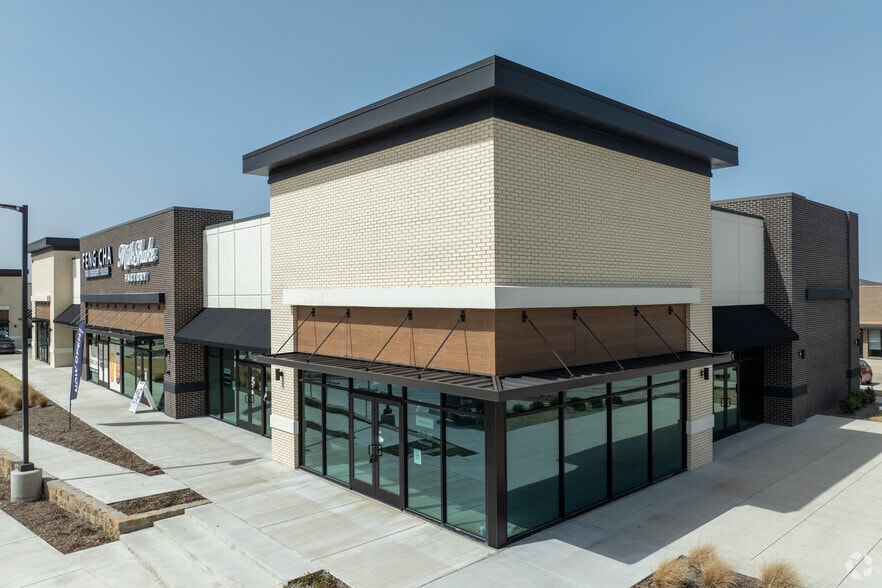 919 E NW Hwy, Grapevine, TX for lease - Building Photo - Image 1 of 15