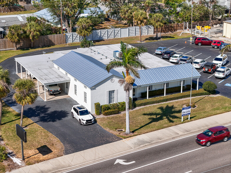 5750 Swift Rd, Sarasota, FL for lease - Building Photo - Image 1 of 12