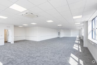 Laporte Way, Luton for lease Interior Photo- Image 2 of 7