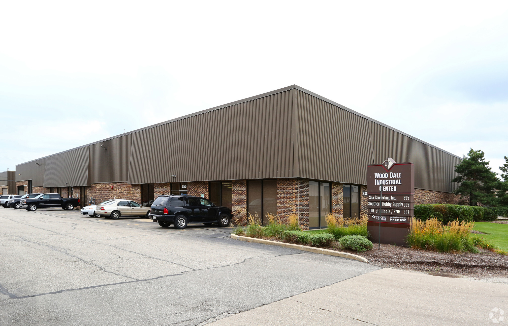 887-895 Sivert Dr, Wood Dale, IL for lease Primary Photo- Image 1 of 5