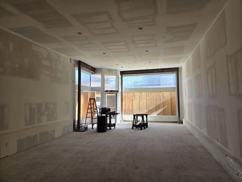 1100 Valencia St, San Francisco, CA for lease - Building Photo - Image 3 of 8