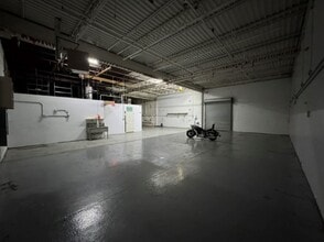 190 Miller Pl, Hicksville, NY for lease Interior Photo- Image 2 of 2