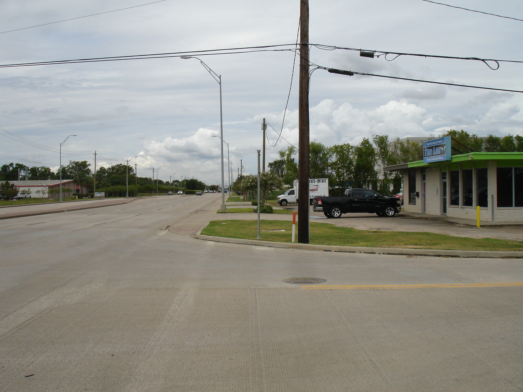 1631 N Main St, Pearland, TX for lease Building Photo- Image 1 of 10