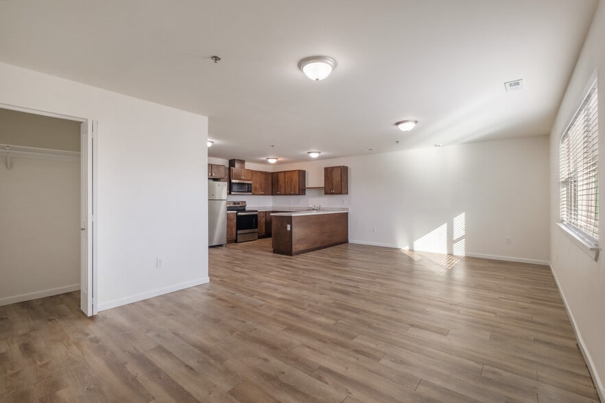 307 6th Ave SE, Quincy, WA for sale - Building Photo - Image 2 of 9