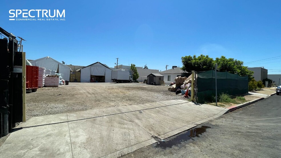 7016-7022 Sophia Ave, Van Nuys, CA for sale - Primary Photo - Image 1 of 10