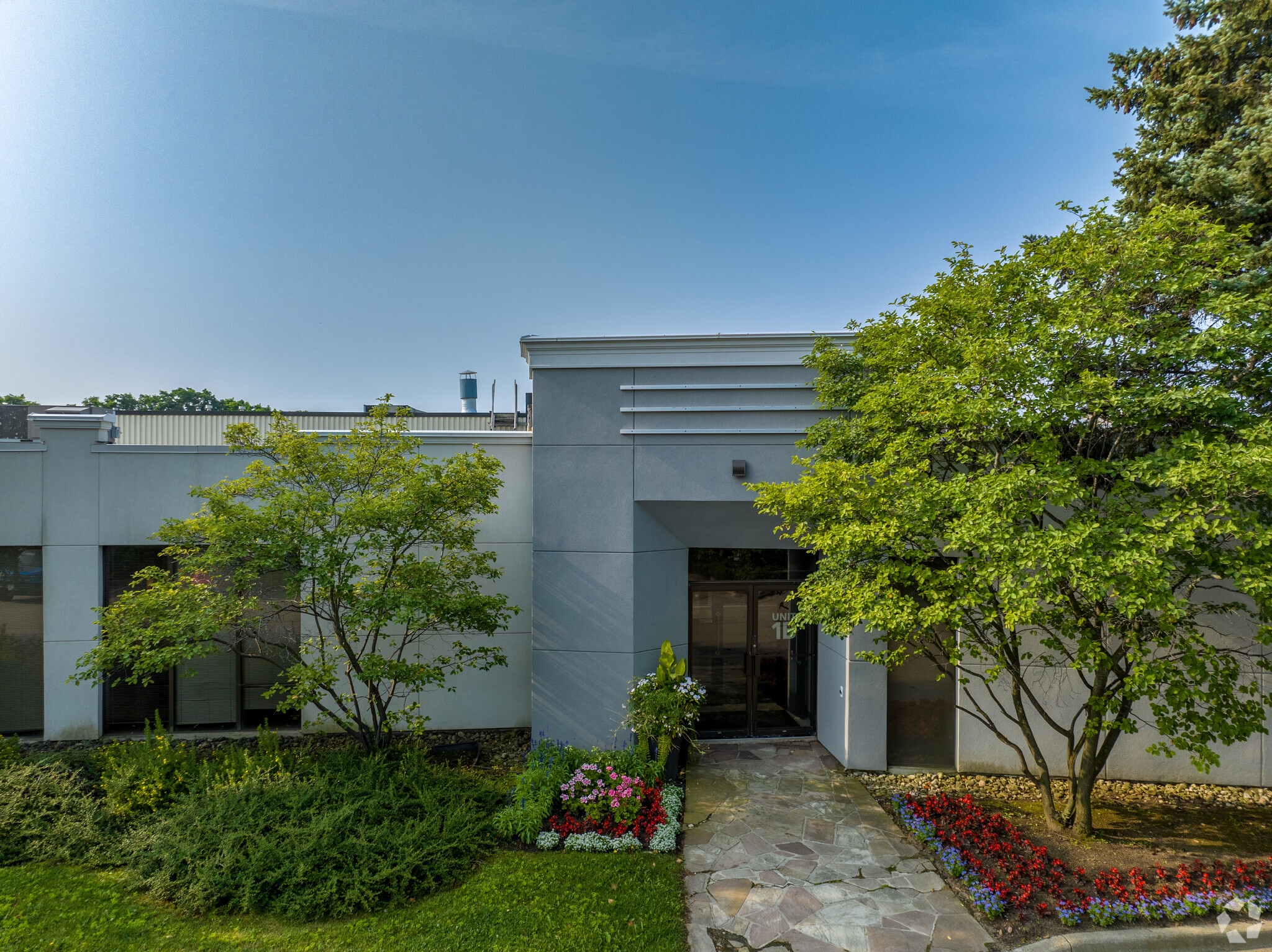 830 Harrington Ct, Burlington, ON for sale Primary Photo- Image 1 of 1