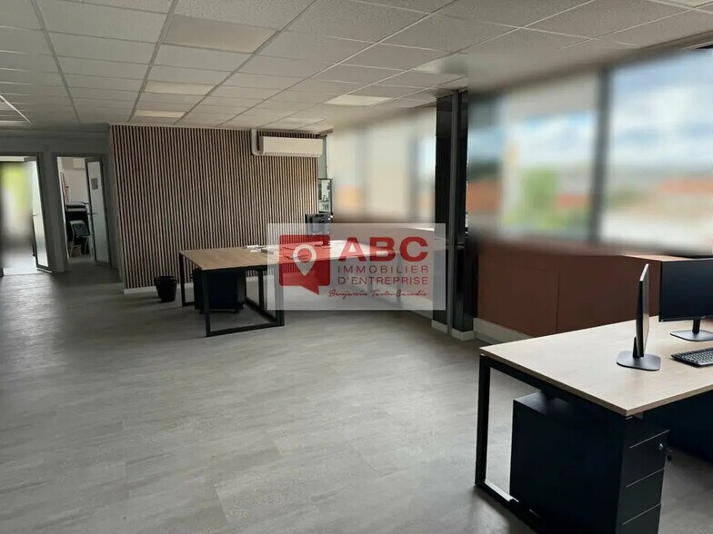 Office in Béziers for lease - Building Photo - Image 2 of 5