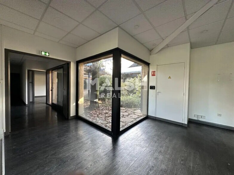 Office in Rillieux-la-Pape for lease - Building Photo - Image 3 of 15