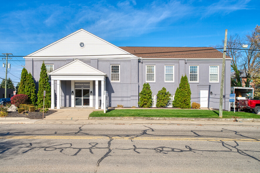 496 W Ann Arbor Trl, Plymouth, MI for lease - Building Photo - Image 1 of 3