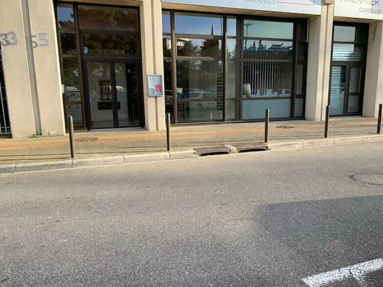 Office in Avignon for lease - Building Photo - Image 2 of 10