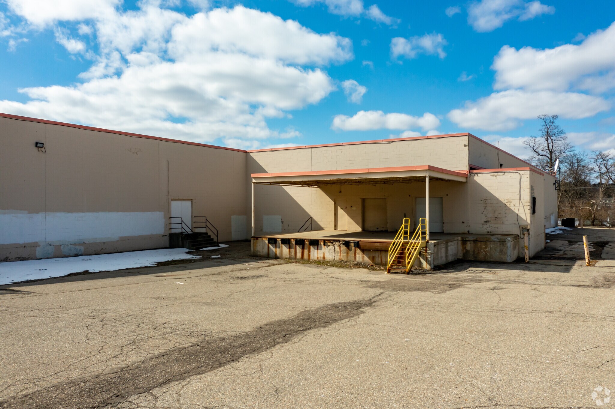 5100 Dixie Hwy, Waterford, MI 48329 Big KMart