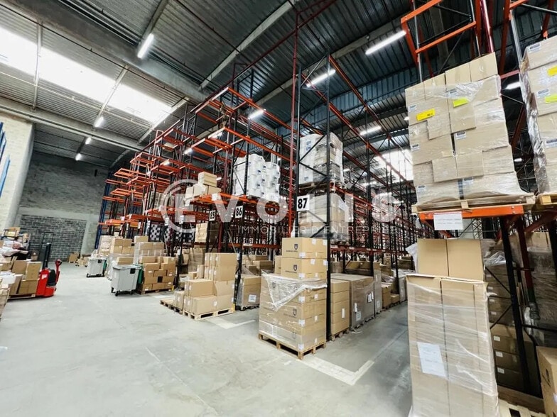 Industrial in Croissy-Beaubourg for lease - Interior Photo - Image 2 of 3