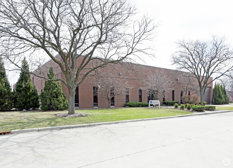 945 N Oaklawn Ave, Elmhurst, IL for sale - Primary Photo - Image 1 of 1