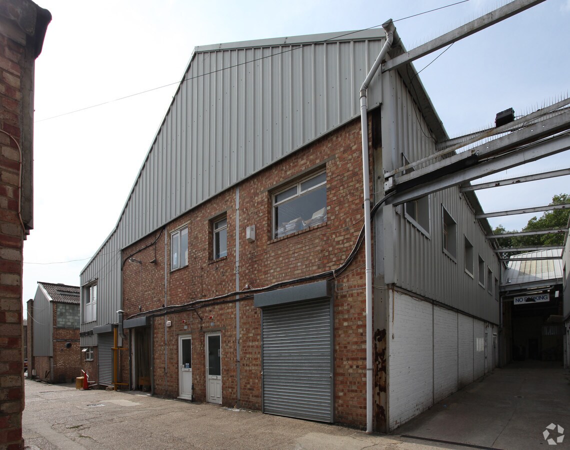 Mill Mead, Staines, TW18 4UQ