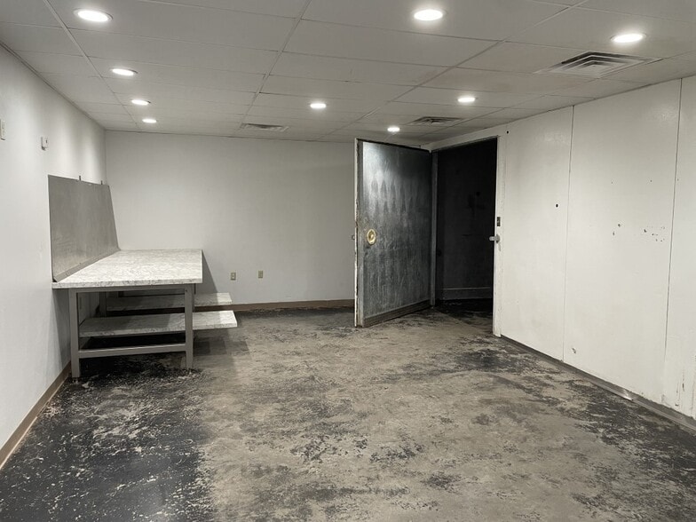 1506 Prickett Rd, Bryant, AR for sale - Interior Photo - Image 3 of 18