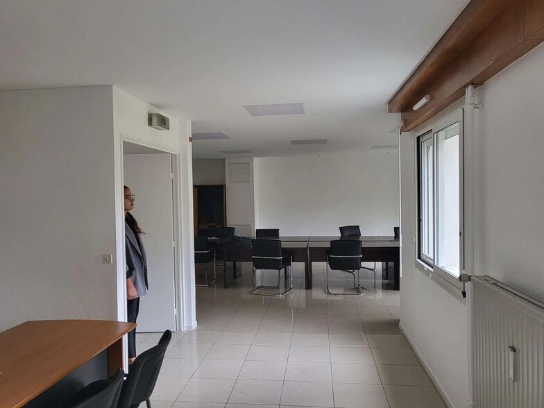 Office in Suresnes for lease - Interior Photo - Image 3 of 5