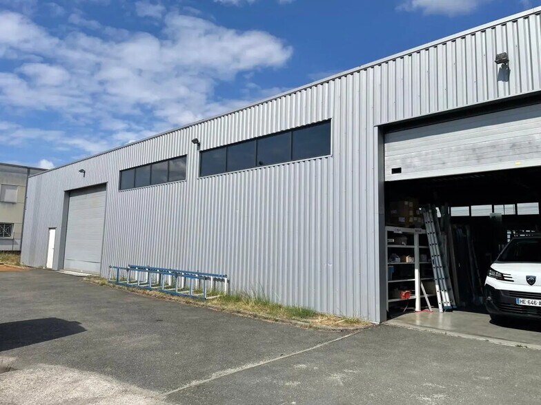 Flex in Villenave-d'Ornon for sale - Building Photo - Image 2 of 12