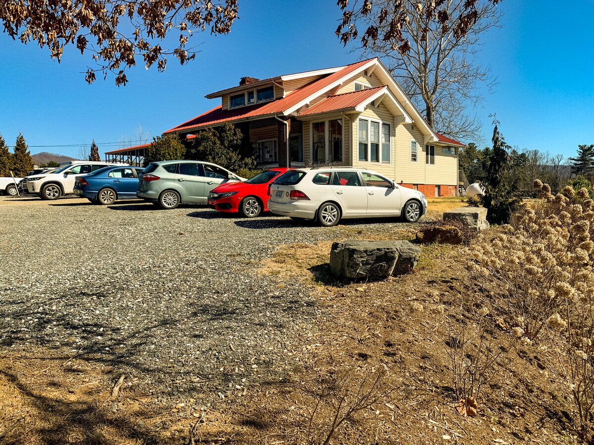 76 Monticello Rd, Weaverville, NC 28787