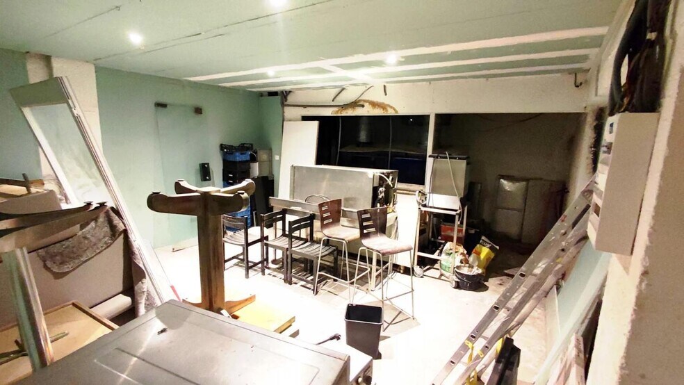 Industrial in Nice for lease - Interior Photo - Image 2 of 4