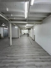 Retail in Paris for lease Interior Photo- Image 1 of 14