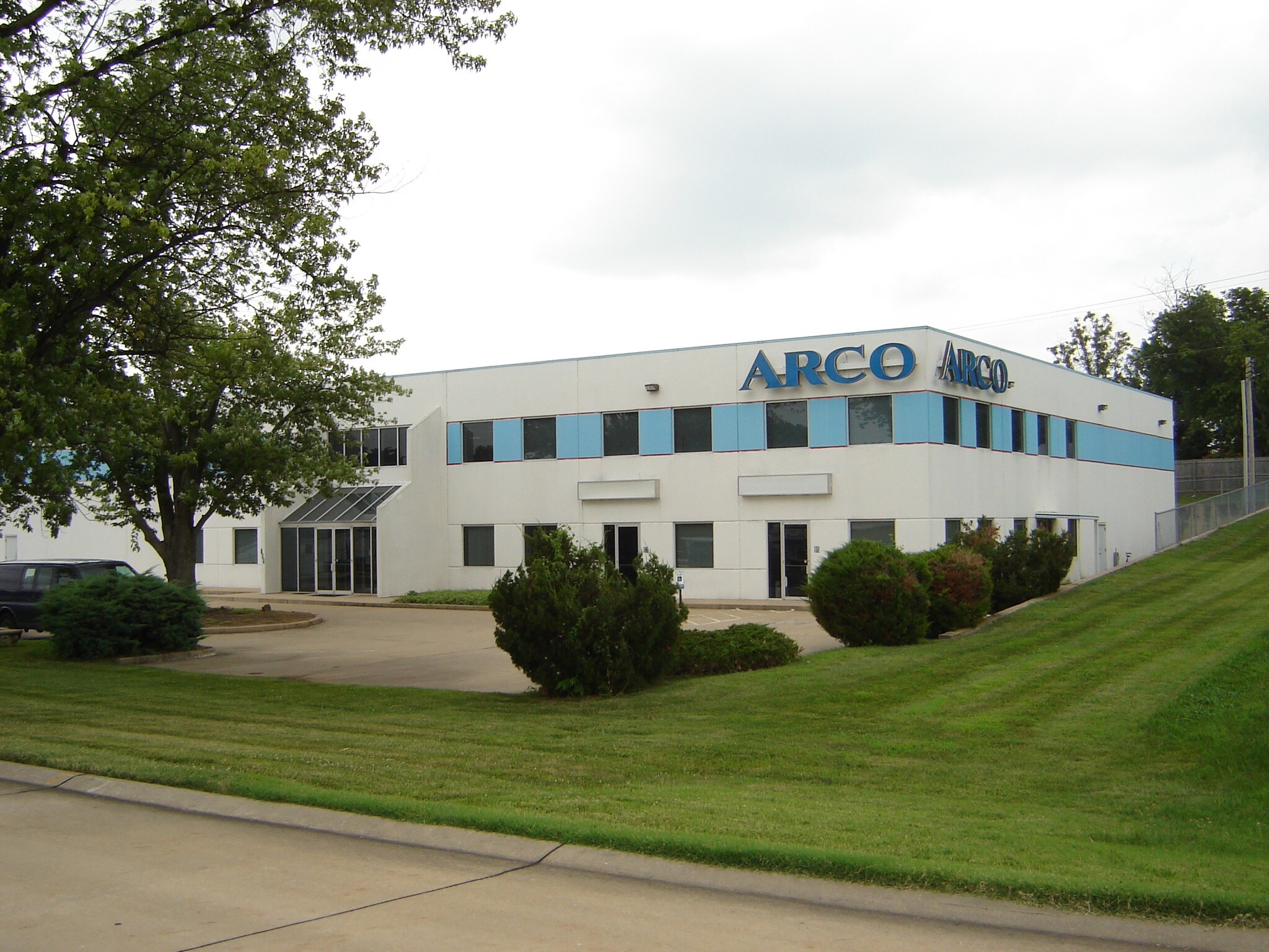 95-101 Arco Dr, Saint Charles, MO for sale Building Photo- Image 1 of 1