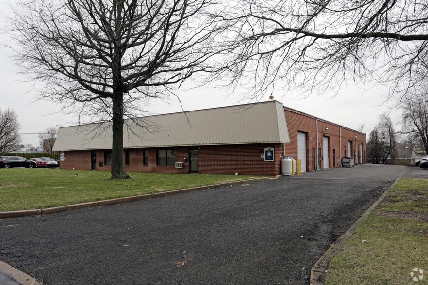 875 Pennsylvania Blvd, Feasterville, PA for lease - Primary Photo - Image 1 of 10