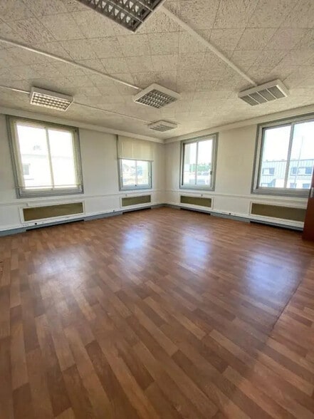 Office in Le Havre for lease - Interior Photo - Image 2 of 4
