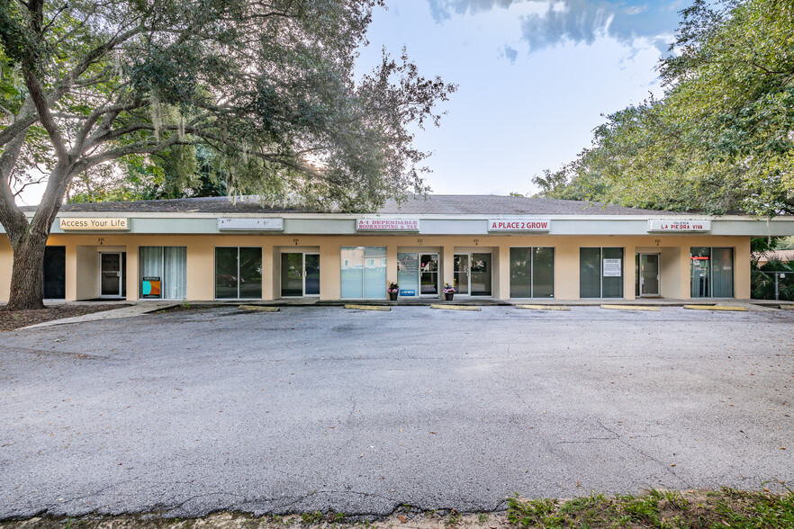 221 Pauls Dr, Brandon, FL for sale - Building Photo - Image 1 of 1