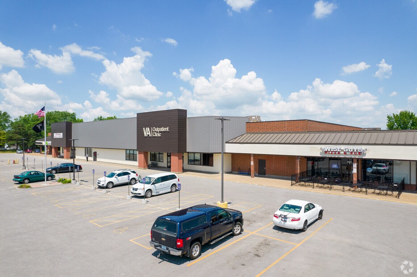 27002832 W Locust St, Davenport, IA 52804