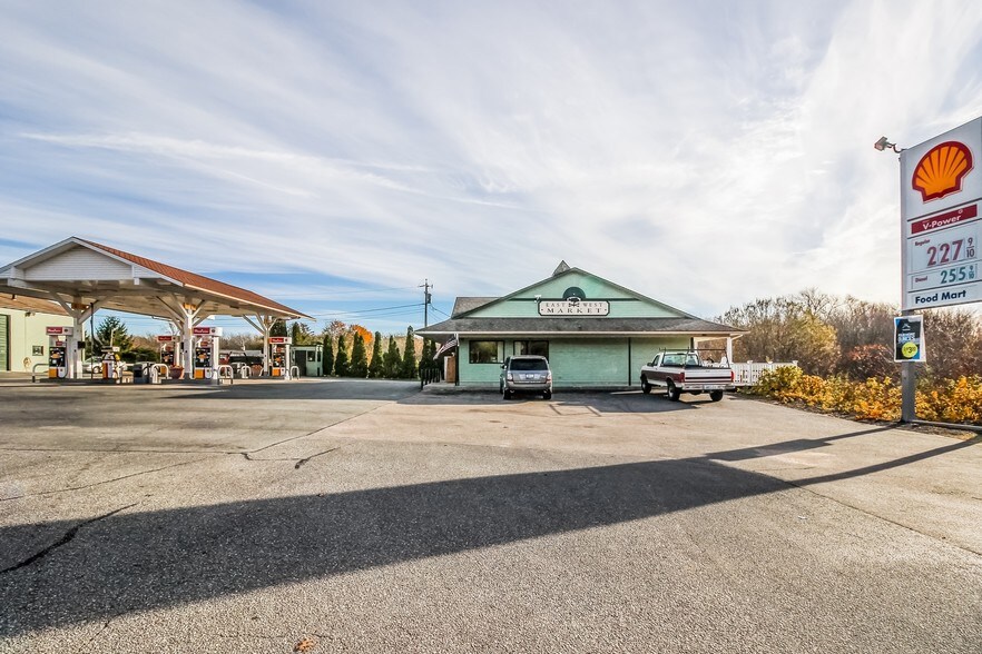 5680-5682 Post Rd, Charlestown, RI for sale - Primary Photo - Image 1 of 1