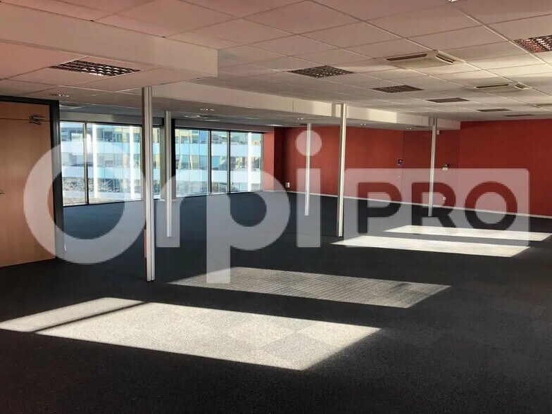 Office in for lease - Building Photo - Image 2 of 4