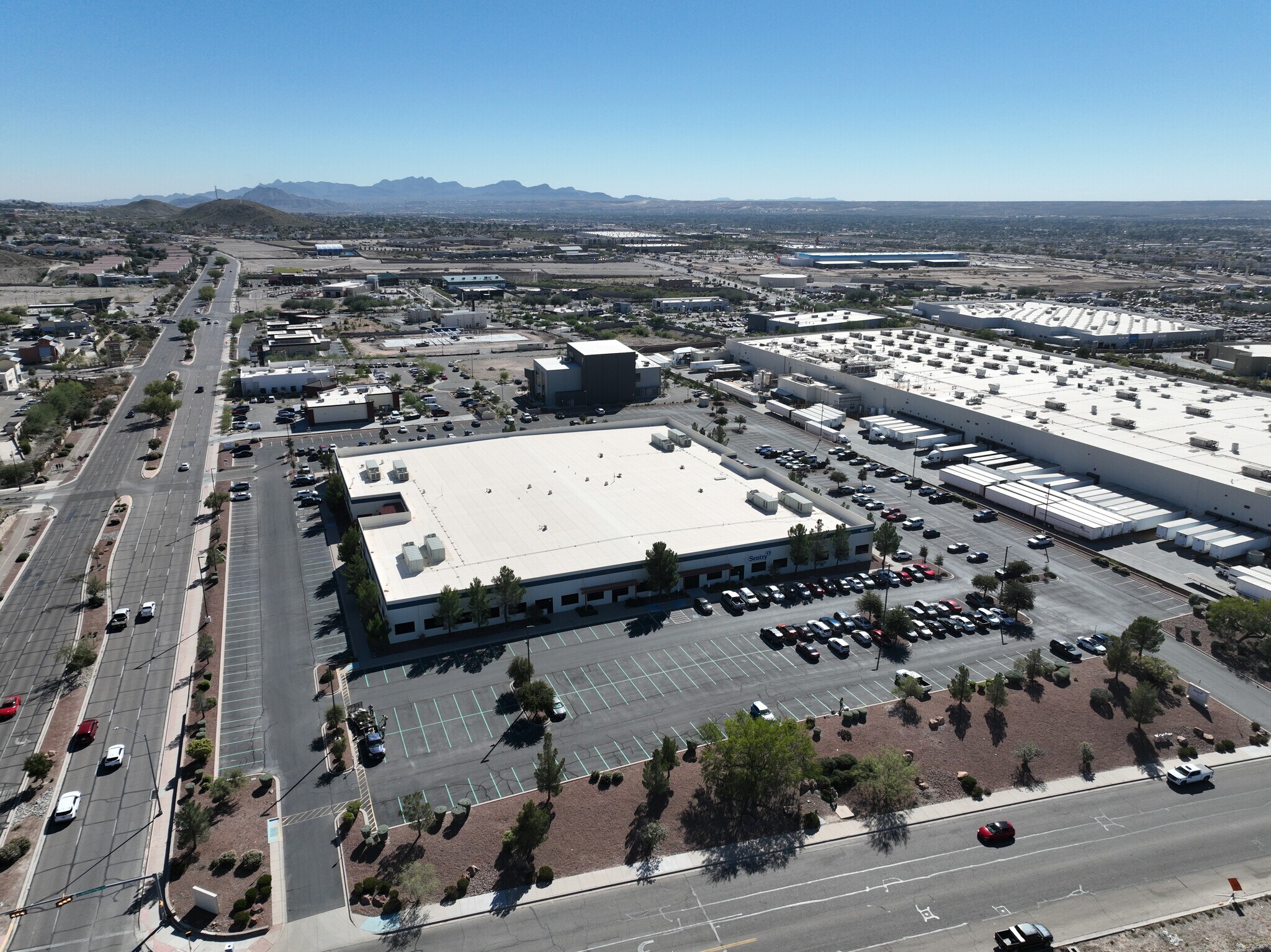 1575 N Resler Dr, El Paso, TX for lease Building Photo- Image 1 of 19