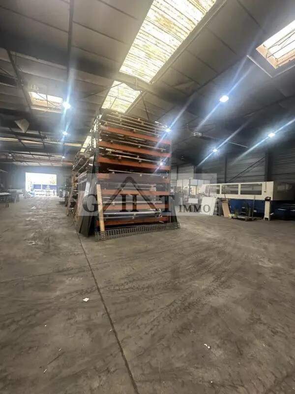 Industrial in Montreuil for sale Interior Photo- Image 1 of 4