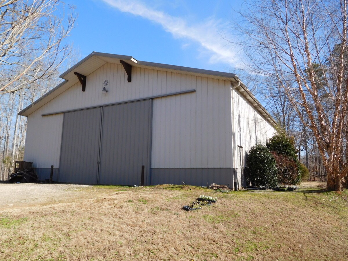 3172 Old Cornelia Hwy, Gainesville, GA 30507