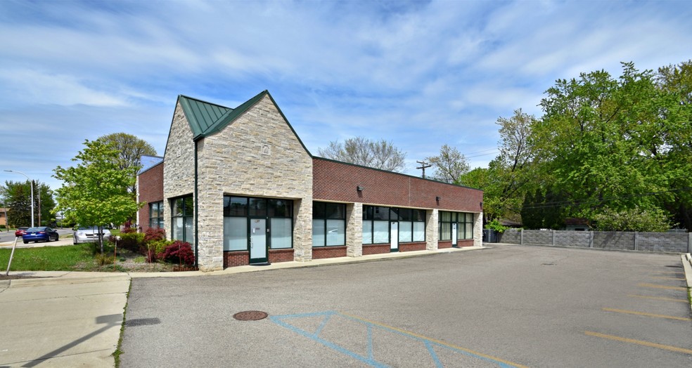 144-164 N Rochester Rd, Clawson, MI for lease - Primary Photo - Image 1 of 4