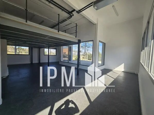 Office in Gardanne for lease - Interior Photo - Image 1 of 5