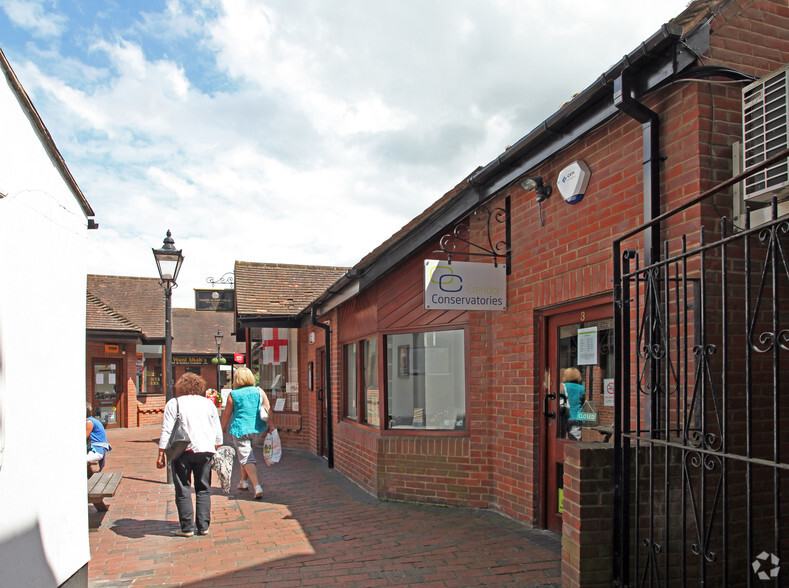 Swan Walk, Thame for lease - Building Photo - Image 2 of 4