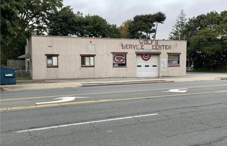 847 Wellwood Ave, Lindenhurst, NY 11757