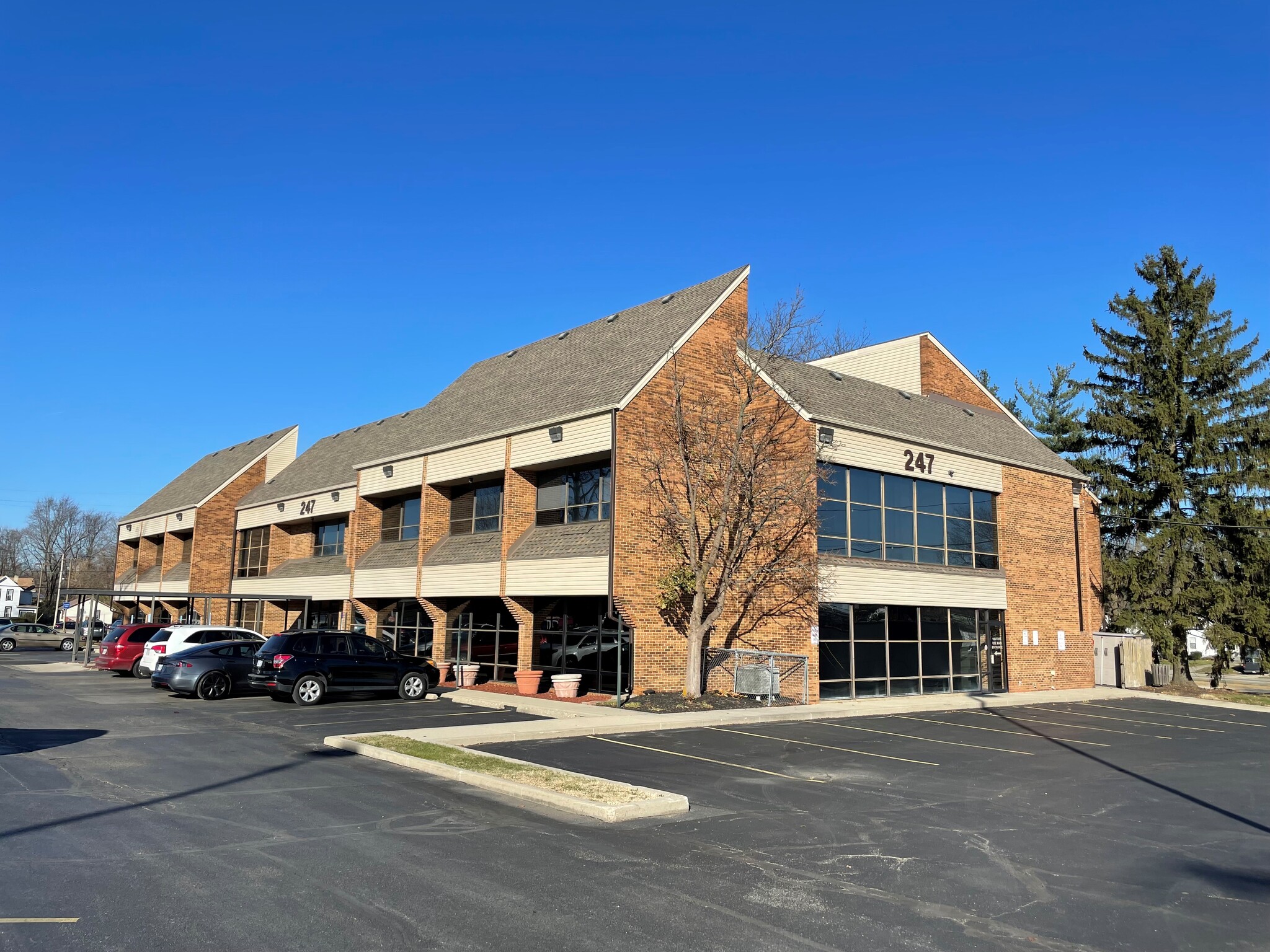 247 S Burnett Rd, Springfield, OH for lease Building Photo- Image 1 of 11