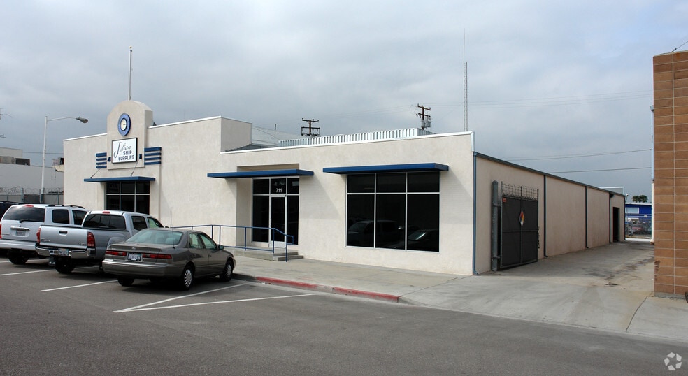 711 W 16th St, Long Beach, CA for sale - Primary Photo - Image 1 of 3