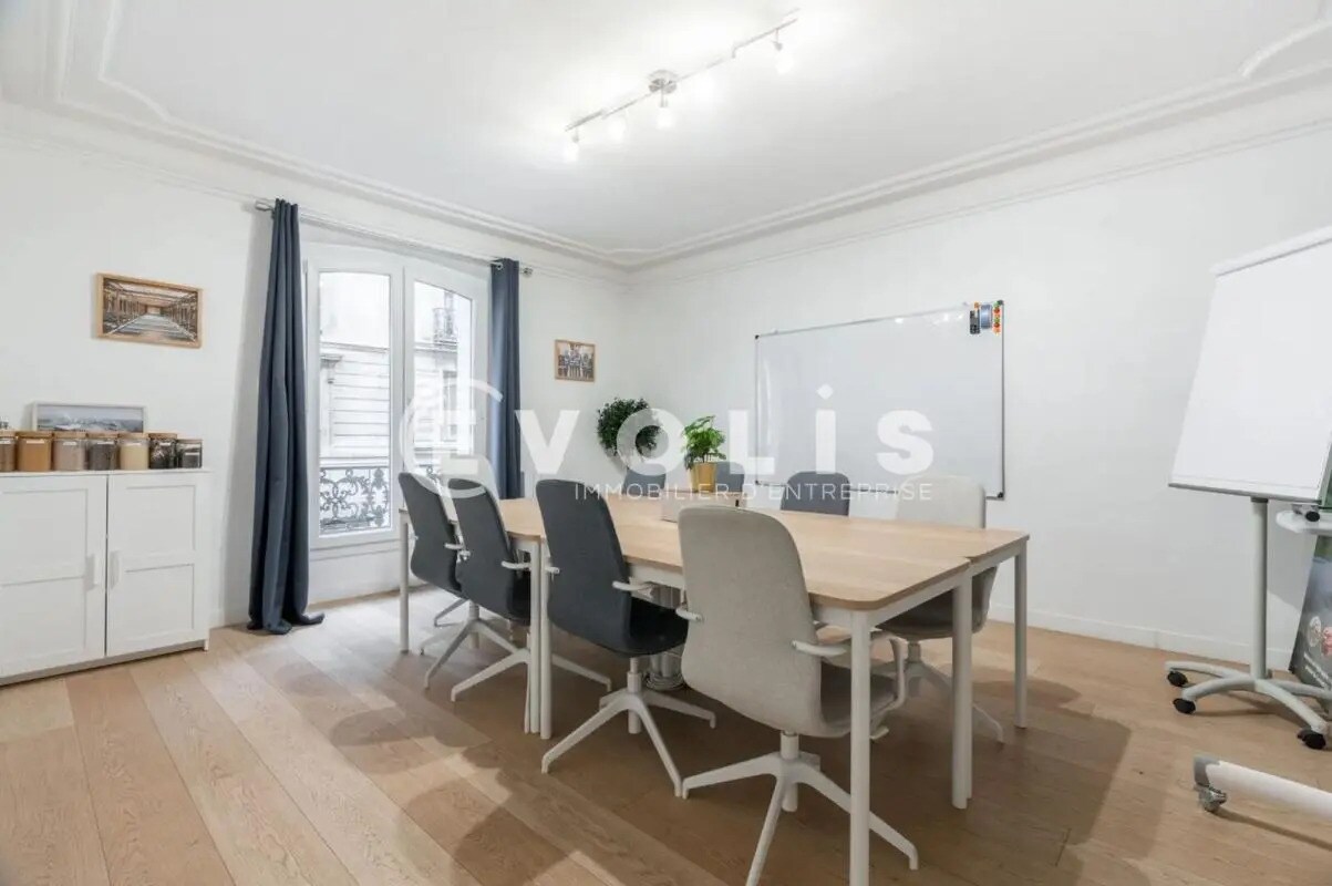 Office in Paris for lease Interior Photo- Image 1 of 11