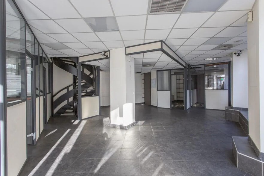 Retail in Paris for sale - Building Photo - Image 2 of 5