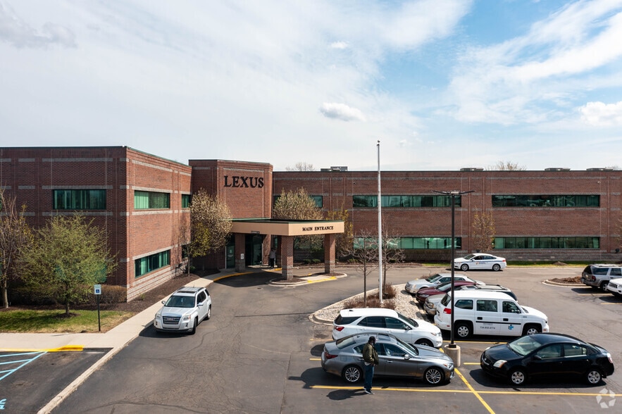 44200 Woodward Ave, Pontiac, MI for sale - Building Photo - Image 1 of 11