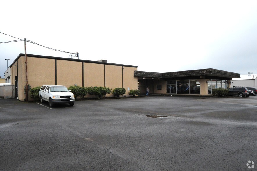 201 NE Polk Station Rd, Dallas, OR for lease - Primary Photo - Image 1 of 5