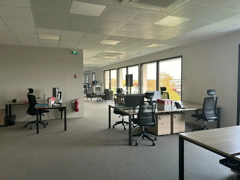 Office in Amboise for lease - Interior Photo - Image 2 of 8