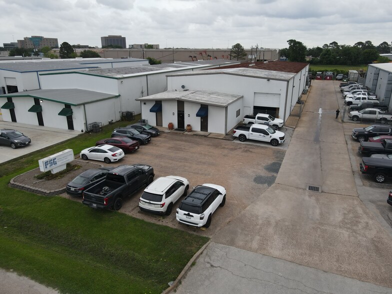 5094 Steadmont Dr, Houston, TX for sale - Building Photo - Image 1 of 4